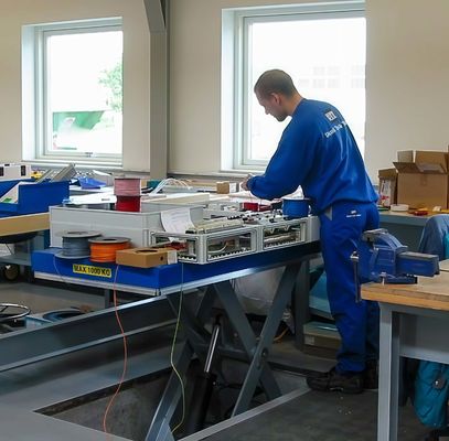 Heavy-Duty Industrial Single Scissor Lift solid & durable lifting solution