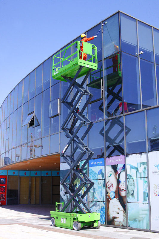 Hydraulic Motor Driving Self-propelled Scissor Lift Platform 12m Working Height